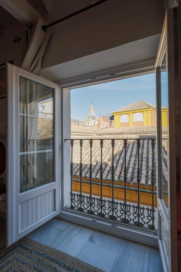 Apt. Casa Palacio Santa Cruz Cathedral Views - Севілья Екстер'єр фото